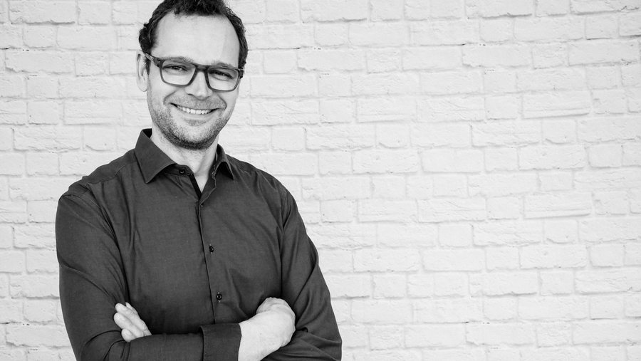 Pascal Hewel – DEKRA-zertifizierter Sachverständiger für Schimmelpilzbewertung